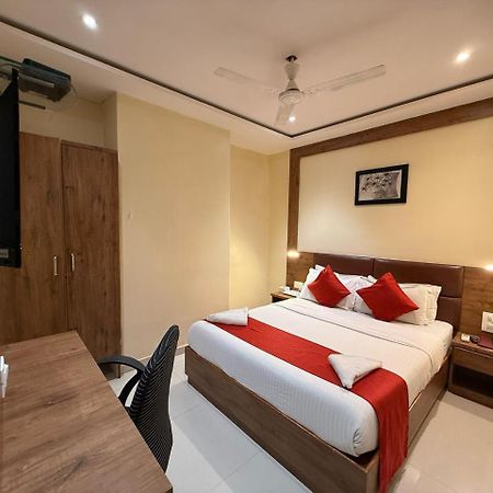 Palm Breeze Hotel - Colaba ムンバイ エクステリア 写真