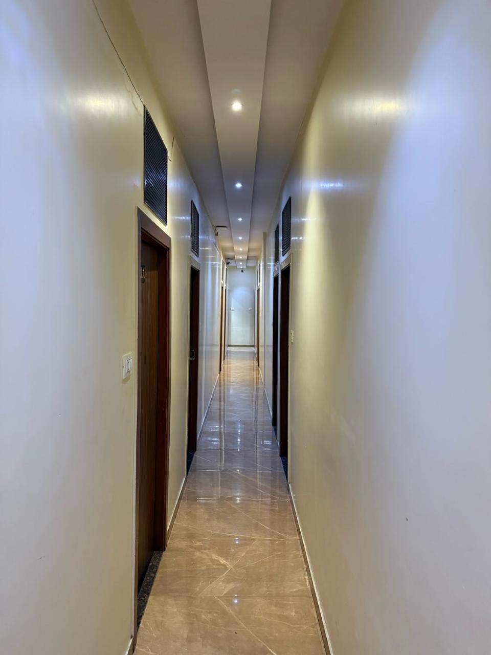 Palm Breeze Hotel - Colaba ムンバイ エクステリア 写真