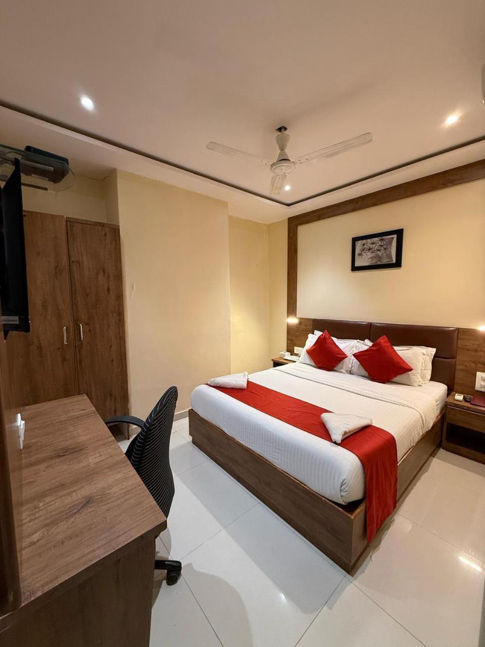 Palm Breeze Hotel - Colaba ムンバイ エクステリア 写真